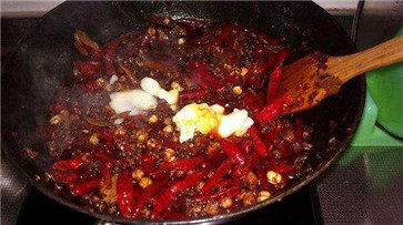 麻辣火鍋底料炒制流程：