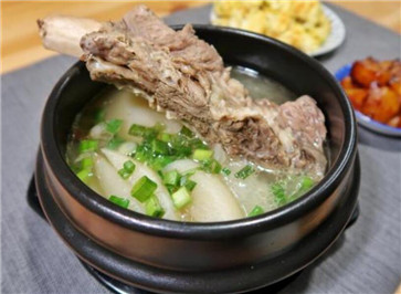 牛筒骨高湯的做法